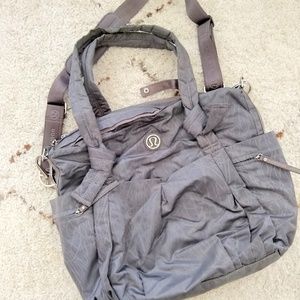 Lululemon Triumph tote